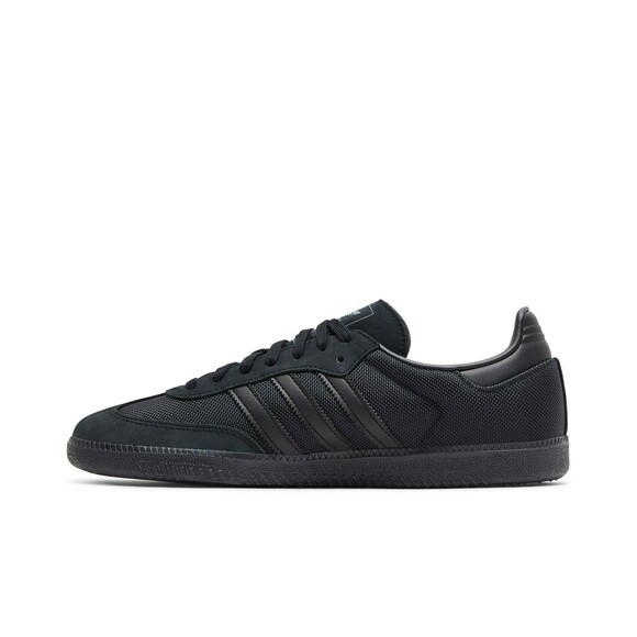 Athletic_Shoes